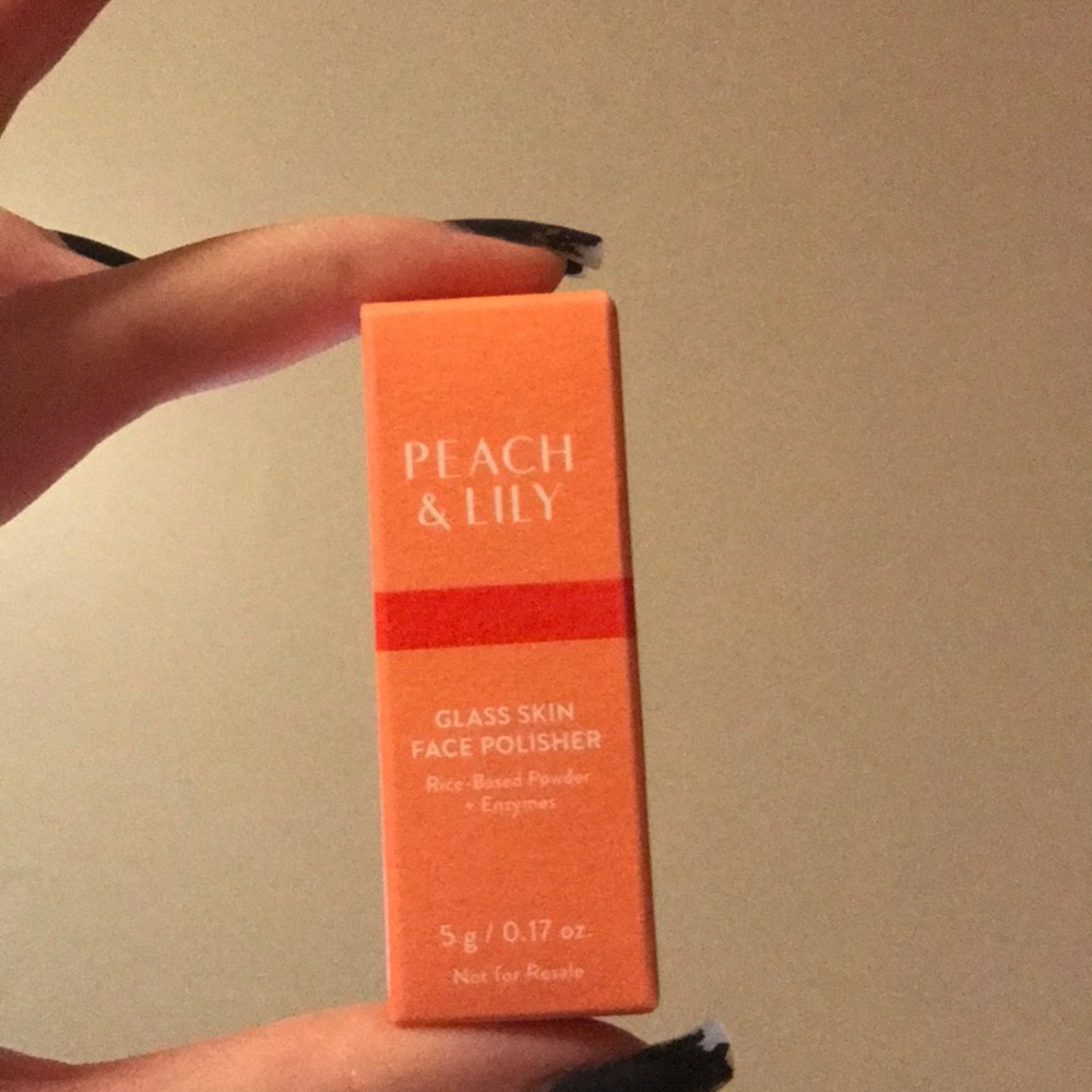 Peach and Lily Glass Skin Face Polisher 5 g